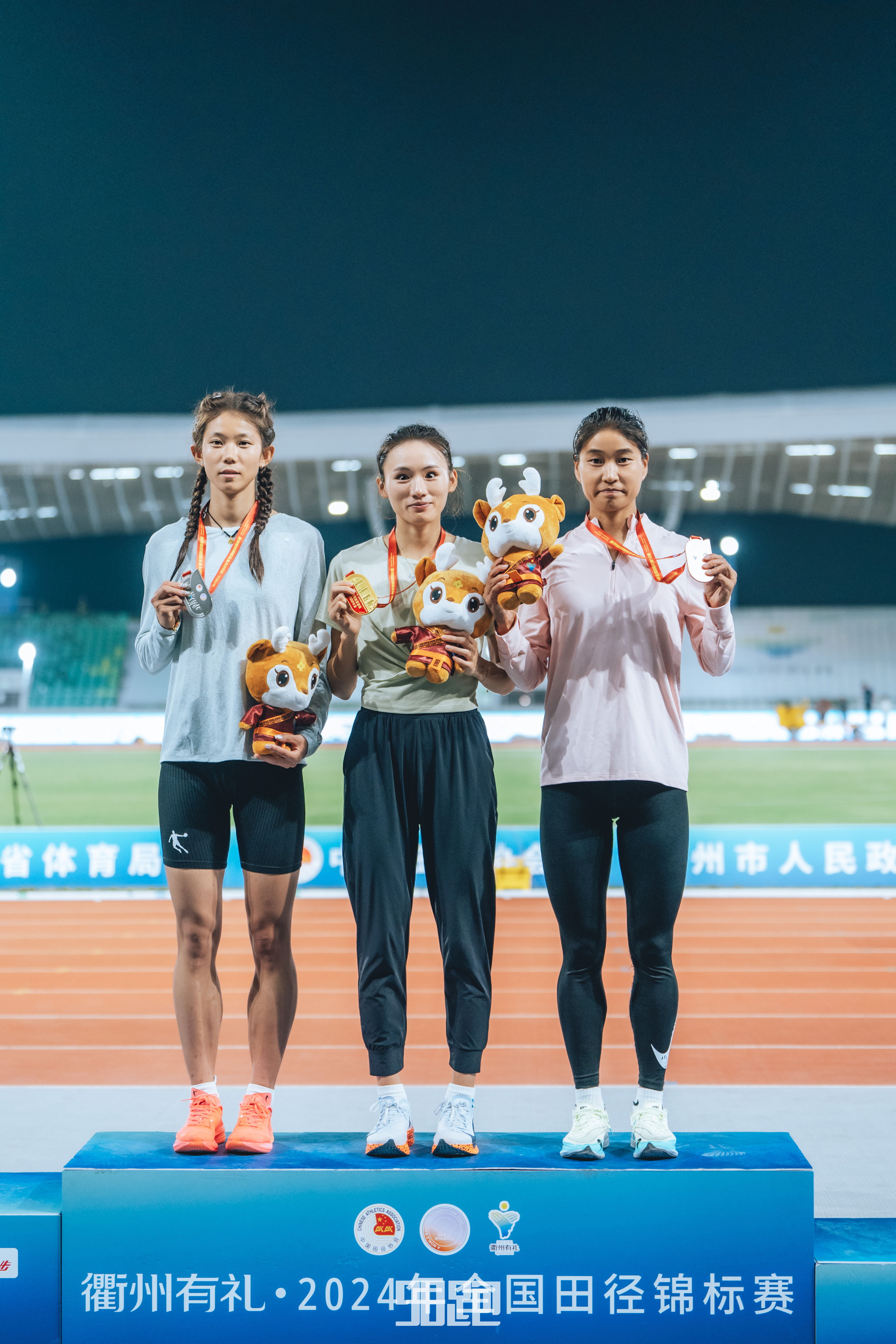 包含巴西田径选手勇夺女子米冠军的词条