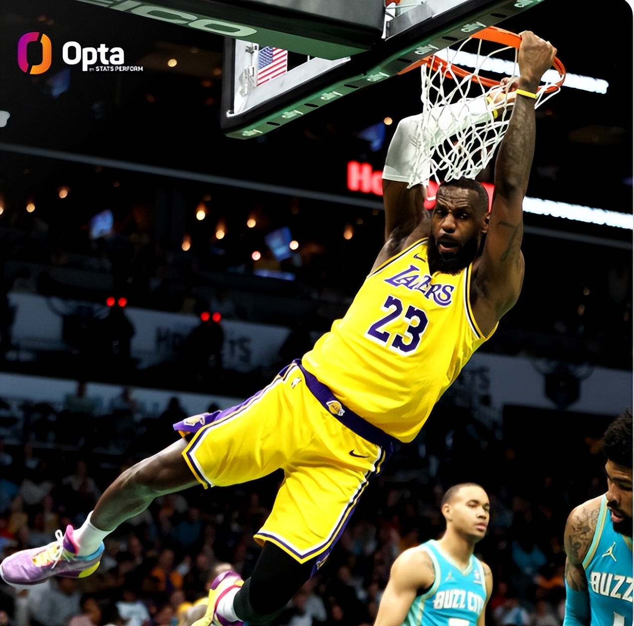 詹皇攻坚41分，湖人再胜