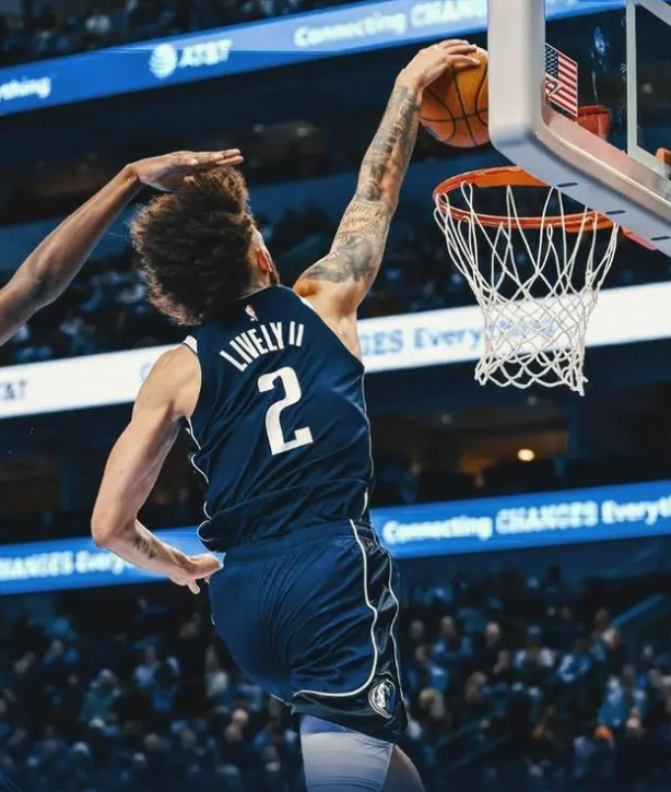 独行侠逆转鹈鹕，豪取胜利