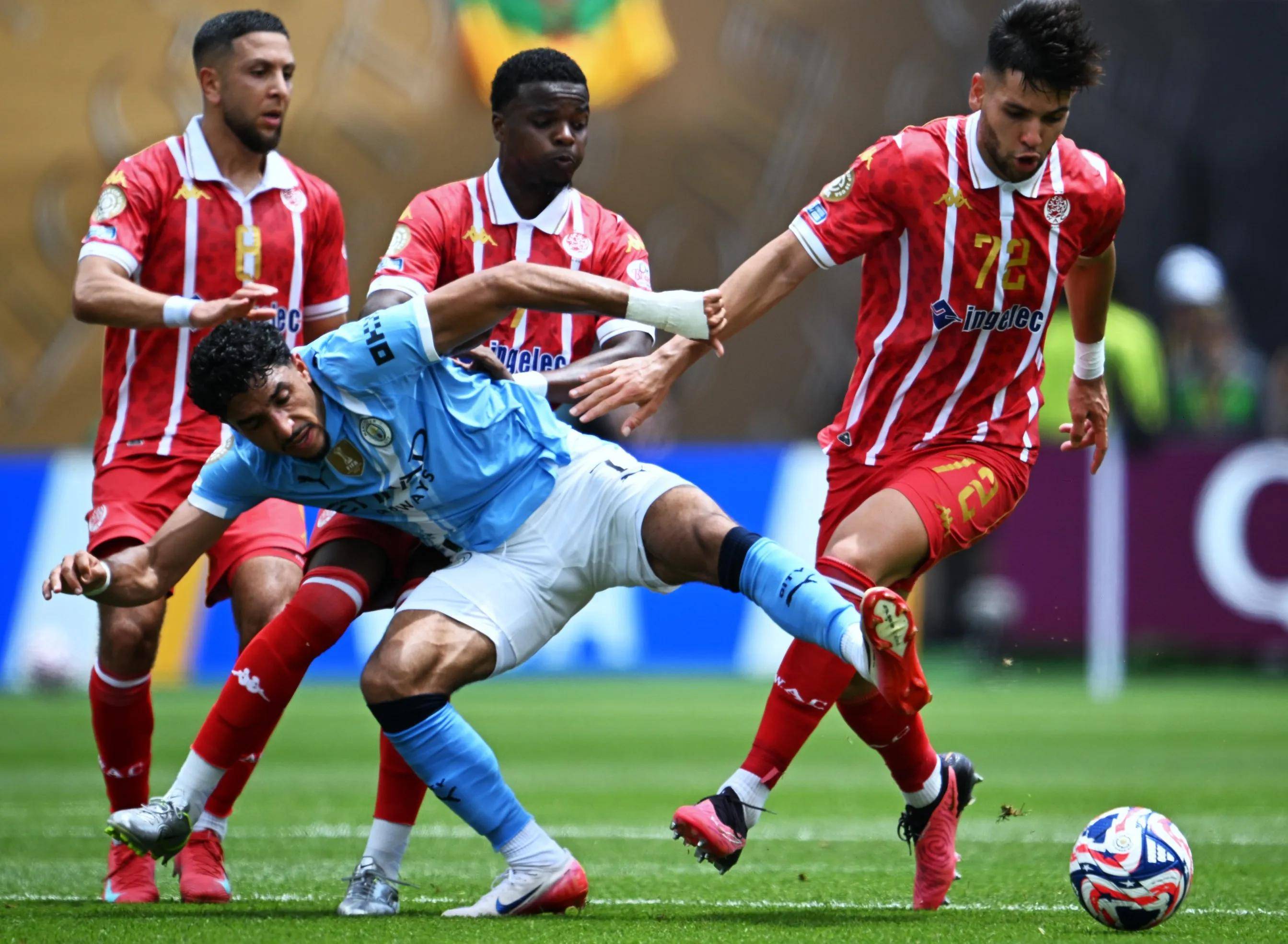 开云体育网页版-阿拉维斯主场惨败，降级形势加剧