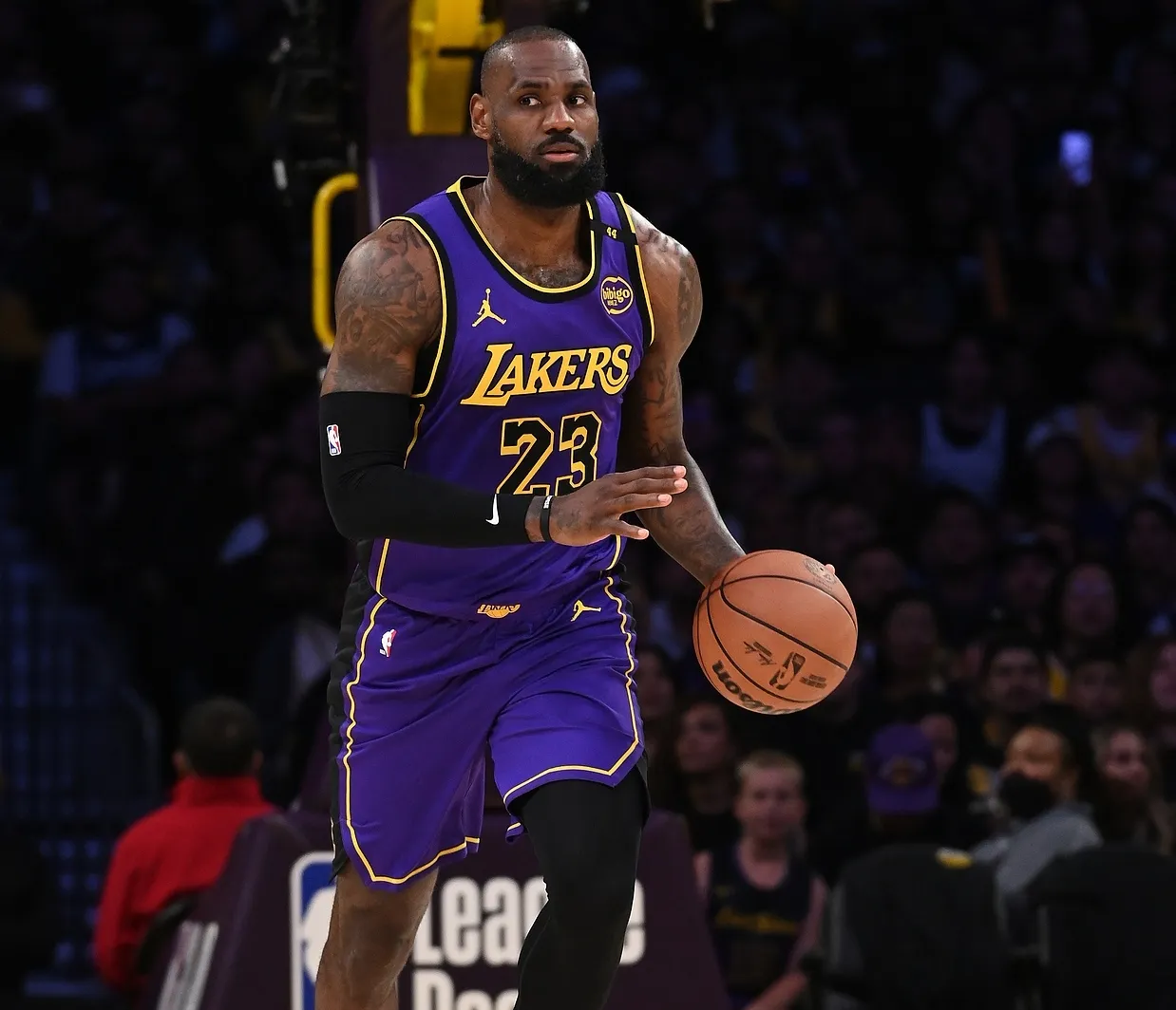 詹姆斯全明星投篮大赛称霸，夺冠牢牢把握