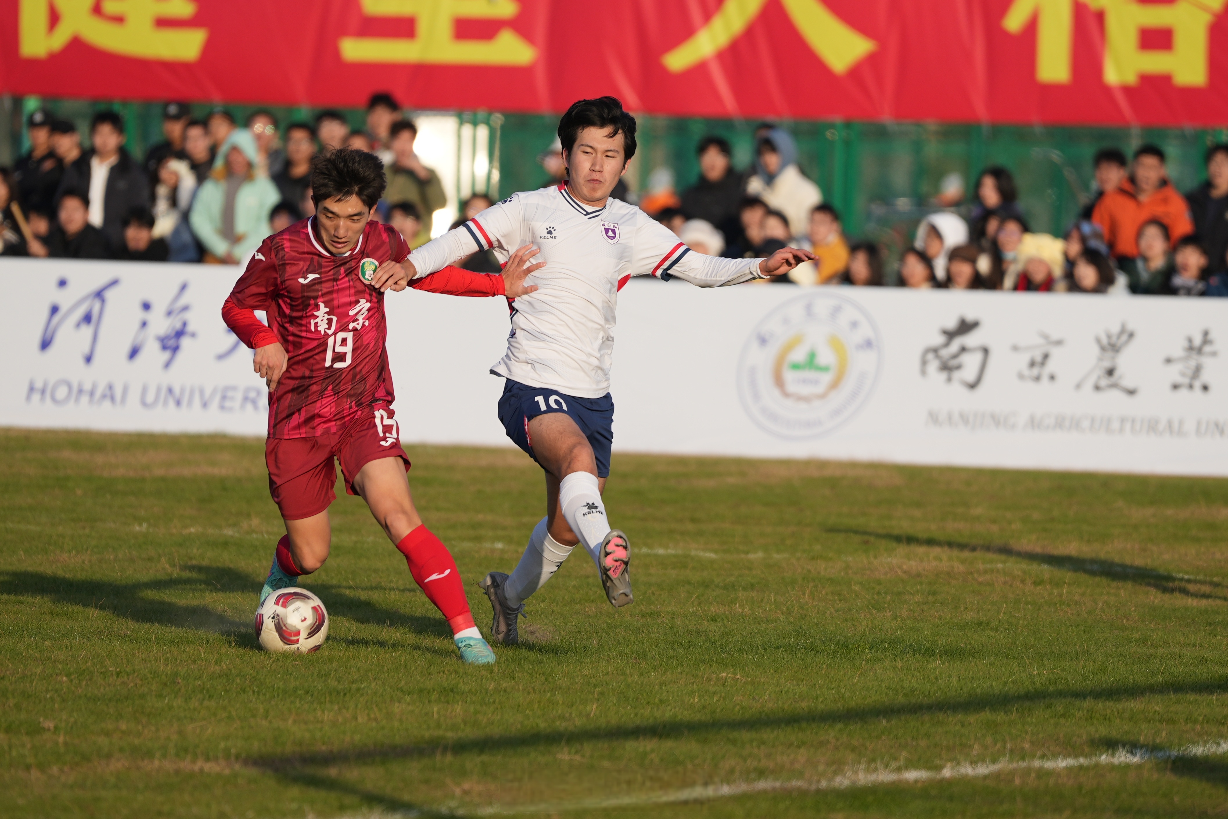 体育精彩瞬间回顾，足球运动员风采亮相